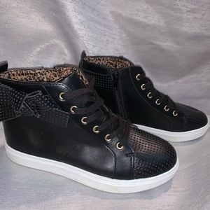 NWOT Report Hi-Top Sneakers